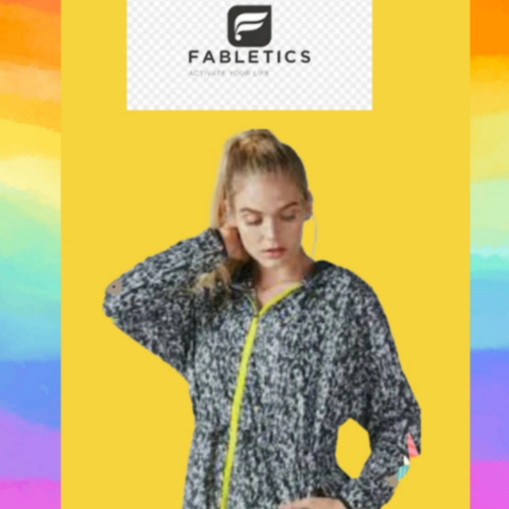 FABLETICS SIENA LIGHTWEIGHT HOODED WINDBREAKER